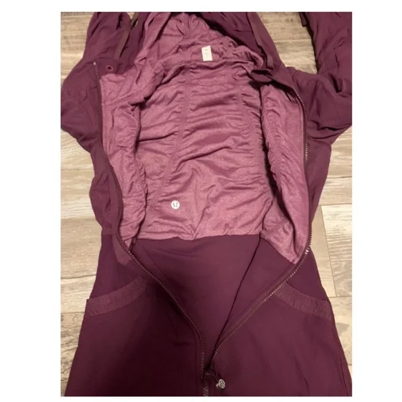 Lululemon - Picture 4 of 5